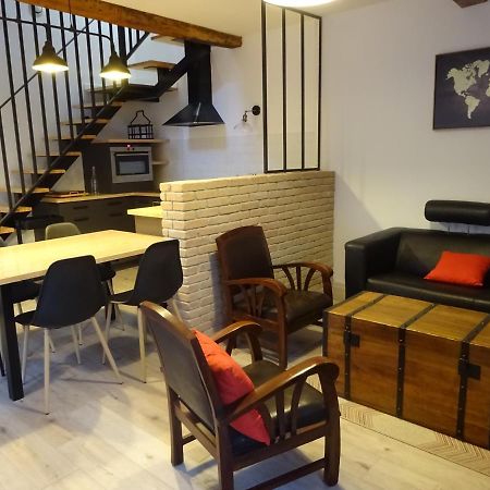 Chatte : Agreable Maison De Rue Buitenkant foto