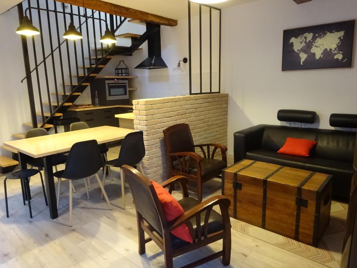Chatte : Agreable Maison De Rue Buitenkant foto