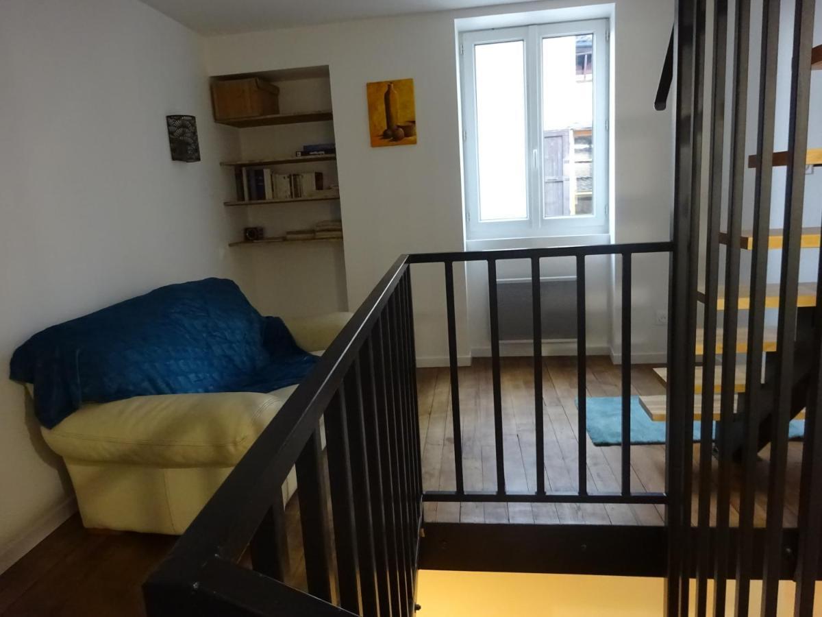 Chatte : Agreable Maison De Rue Buitenkant foto